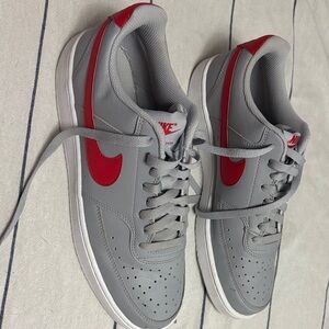 Nike Men's Sneakers in Gray with Red Accents